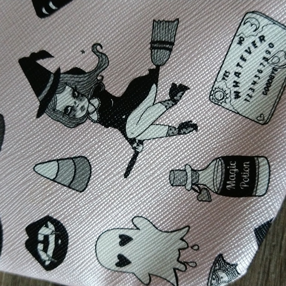 Halloween Themed Zipper Pouch - Picture 3 of 5